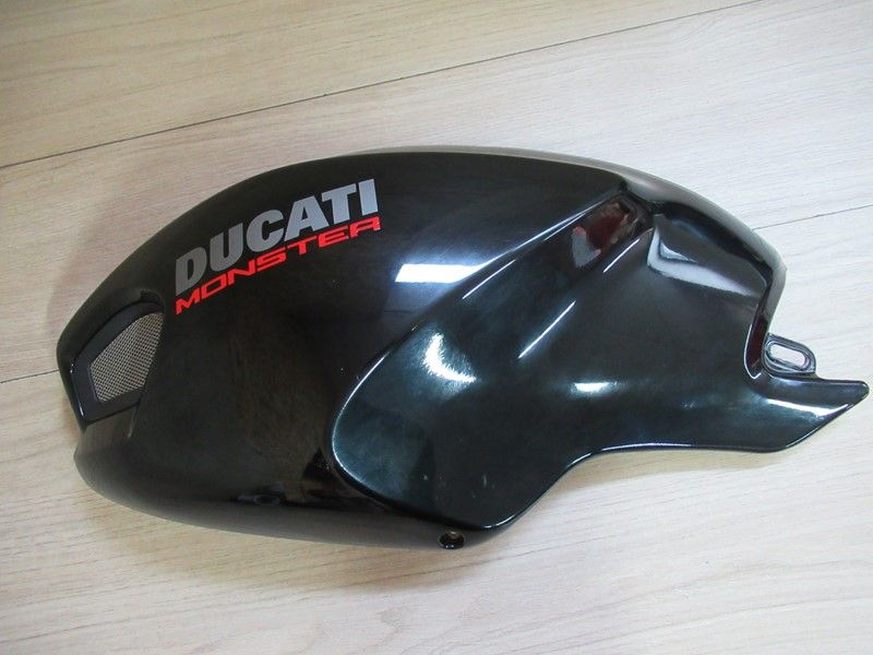 Carénage gauche de réservoir Ducati 1100 Evo 2012-2013 (48032601B)