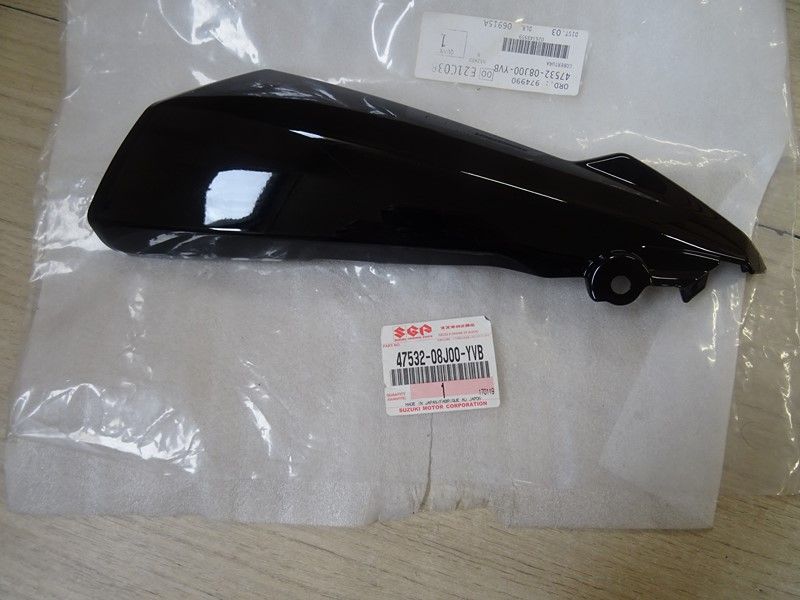 Habillage avant supérieur droit Suzuki 750 GSR 2011/2012 (47532-08J00-YVB)