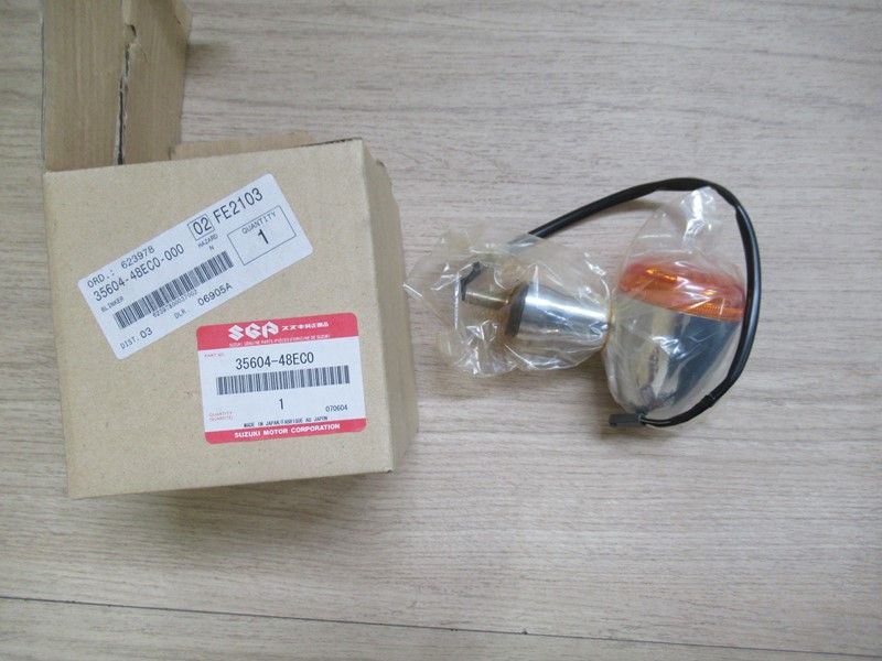 Clignotant arrière gauche Suzuki VZR 1800 2006/2007      (35604-48EC0-000)