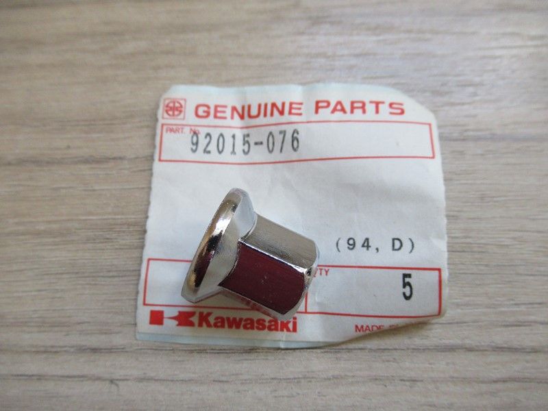 Écrou de culasse Kawasaki VN 750 1987-2006 (92015-076)
