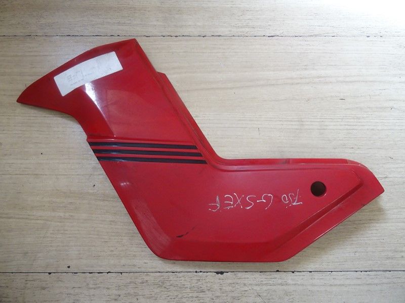 Cache latéral gauche Suzuki GSX 750 EF 1984/1986 (GR72A)