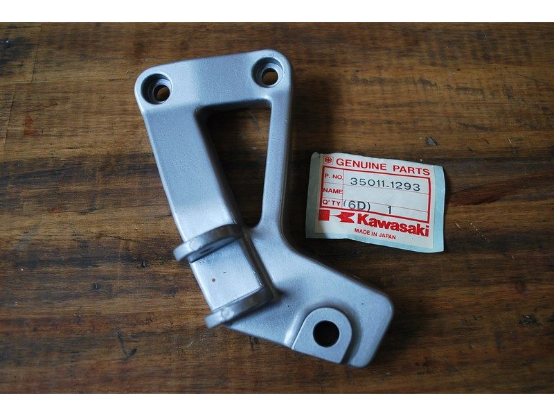 Platine arrière gauche Kawasaki 1000 GTR 1996-97, 1000 GTR 2003 (35011-1293)