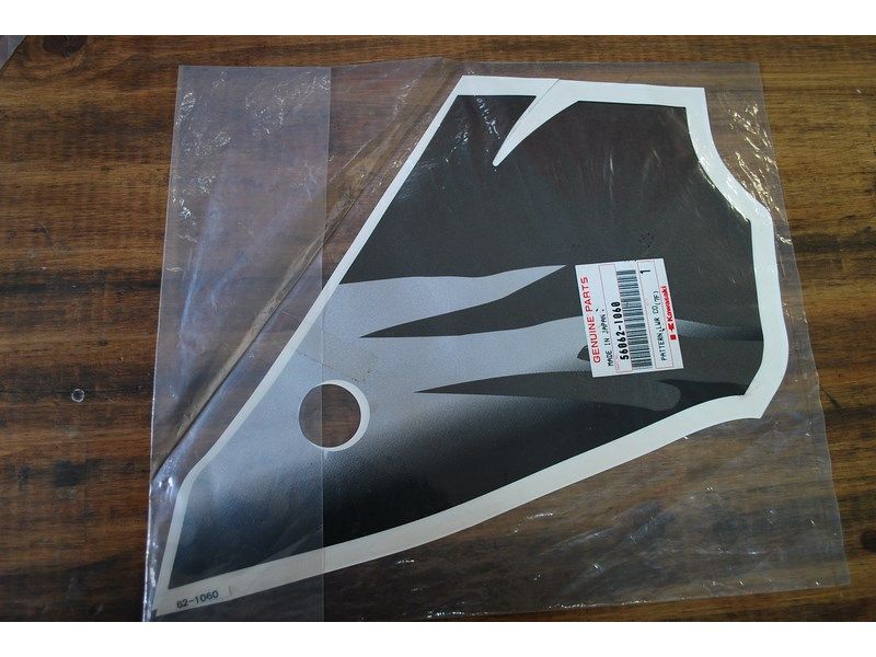 Sticker flanc droit Kawasaki ZX9R 1997 (ZX900B) 56062-1060