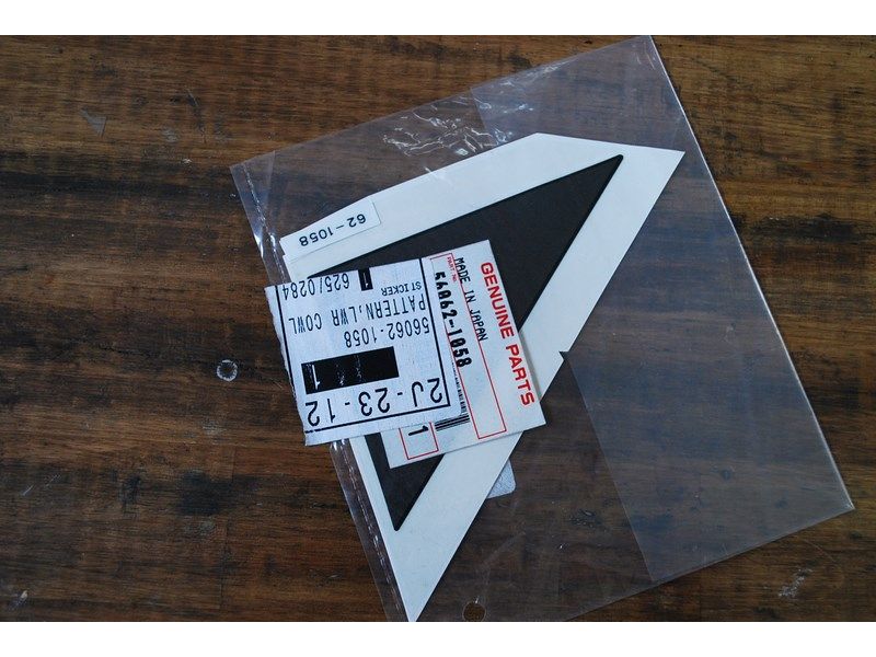 Sticker flanc droit noir gris Kawasaki Ninja ZX-9R 1997 (56062-1058)