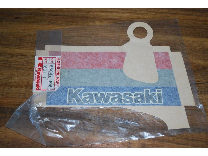 Sticker carénage gauche Kawasaki KMX 125 1986 (KMX125B) 56047-1106