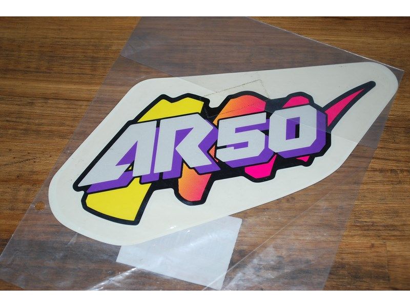 Sticker cache latéral gauche Kawasaki AR 50 1992 (56060-1059)