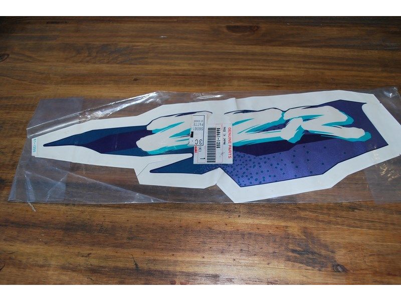 Autocollant coque arrière gauche Kawasaki ZZR 600 (ZX600E) 1993-95 (56061-1255)