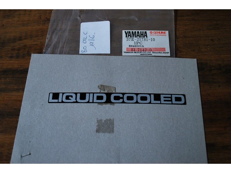 Emblème Liquid Cooled Yamaha 80 DTLC 1986 (37E-21781-10)