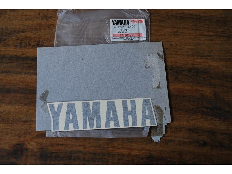 Sticker Yamaha sabot gauche Yamaha 125 RDLC 1986 (1GU-28315-00)