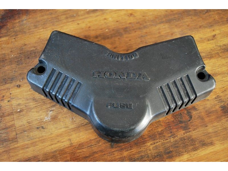 Couvercle, capot de boîtier de fusibles Honda CBX 550 F (PC04) 1982-85