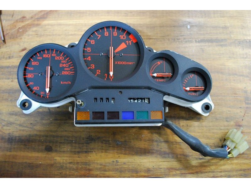 Tableau de bord Honda  VF1000 F (SC15) 1984-1985 – 35421 km