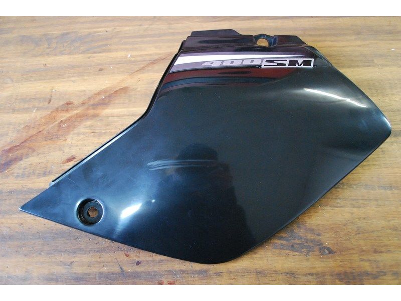 Cache latéral gauche Suzuki DR-Z 400 SM 2005 (47211-29F10-019)