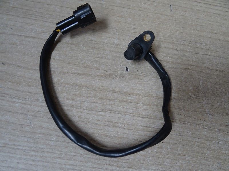 Capteur vitesse sur carter de sortie de boite Kawasaki 
ZX9R type ZX900E 2000/2001