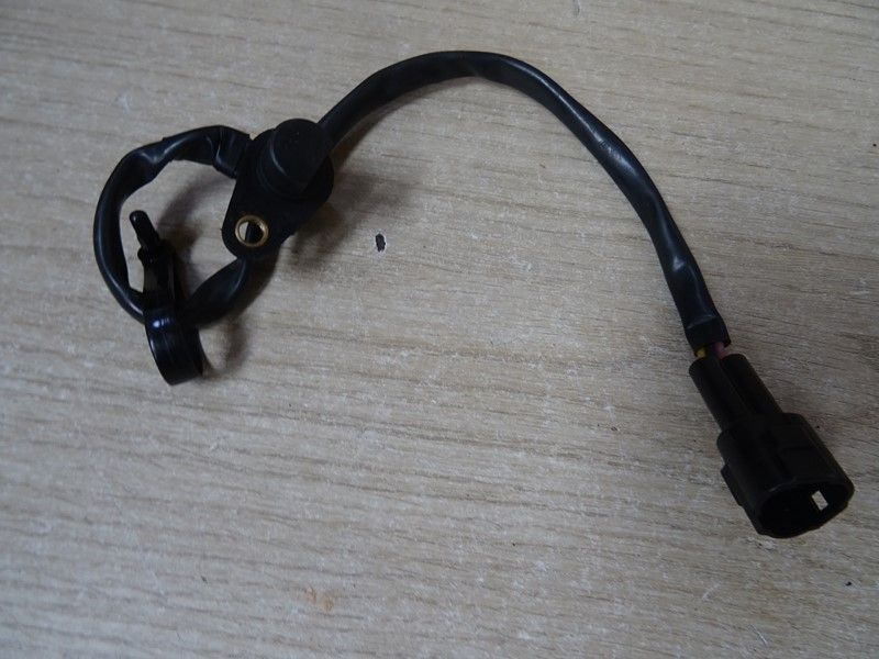 Capteur vitesse sur carter de sortie de boite Kawasaki 
ZX9R type ZX900E 2000/2001