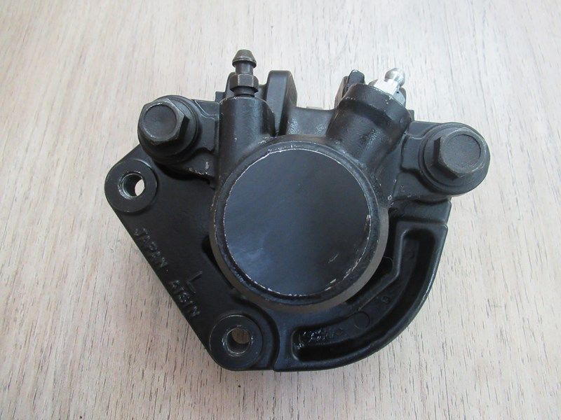 Etrier de frein avant gauche Suzuki GSX 1100 E (GS1100X) 1983-1986 