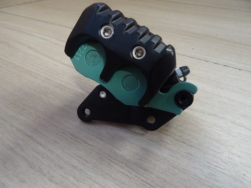 Etrier de frein avant Heng Tong Scooters divers Piaggio Gilera Vespa 2005/2017 (CM068301)