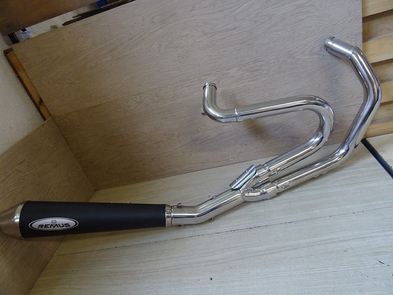 Ligne complète homologuée : Collecteur REMUS 2/1 chrome avec silencieux Powercone finition inox noir et sortie chrome HARLEY DAVIDSON XR1200 2008/- (0111239308)