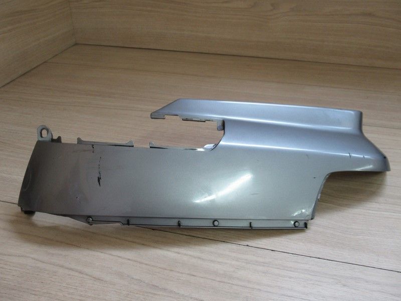 Couvercle latéral de coffre droit Honda PC800 1989-1993 (81240-MR5-0200)