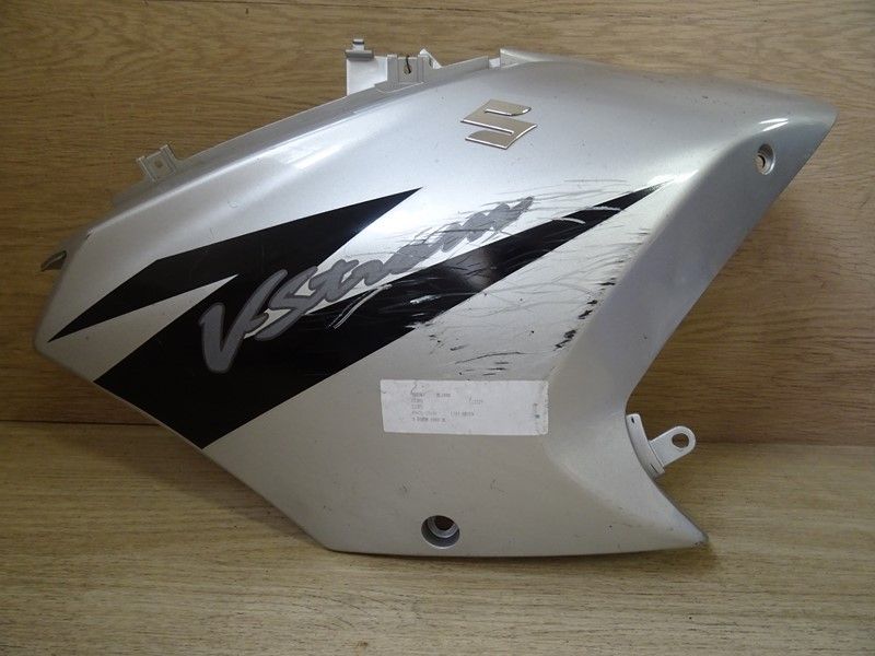 Flanc gauche Suzuki DL650 V-strom 2004/2007 (94431-27G00)