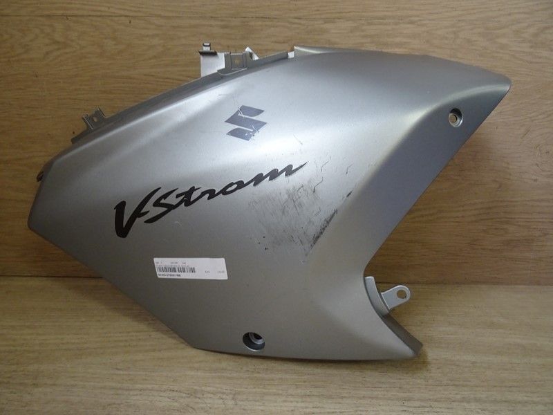 Flanc gauche Suzuki DL650 V-Strom 2004/2011 (94431-27G00)