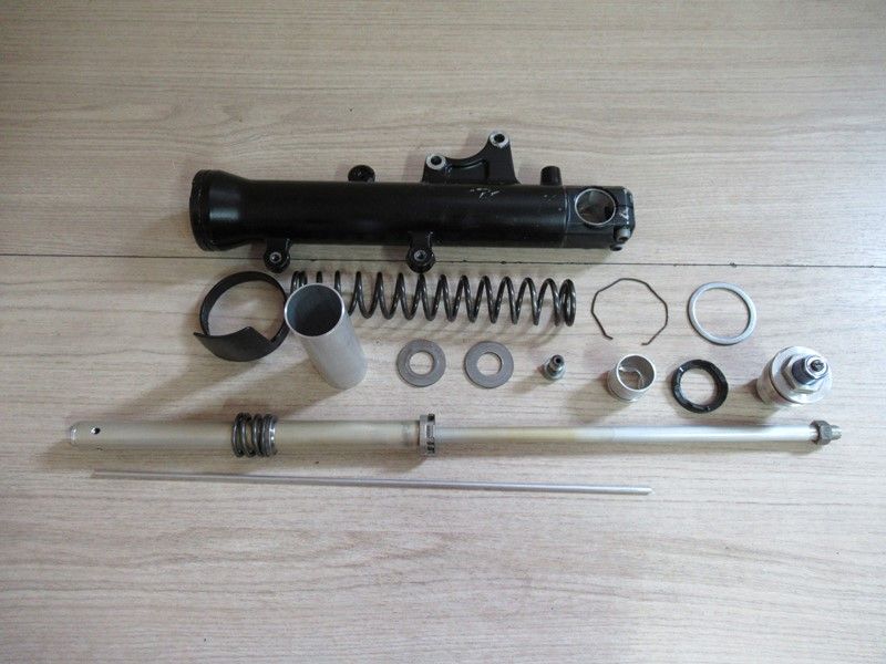 Fourreau gauche de fourche et partie interne Kawasaki ZX9R 2002-2003