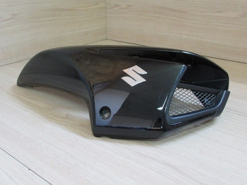 Flanc de réservoir droit Suzuki GSX1300 B-King 2008-2012 (44171-23H)