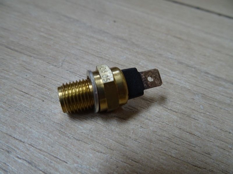 Sonde de température d'eau Nombreux scooters Piaggio Gilera Vespa 1996/2019 (82622R)