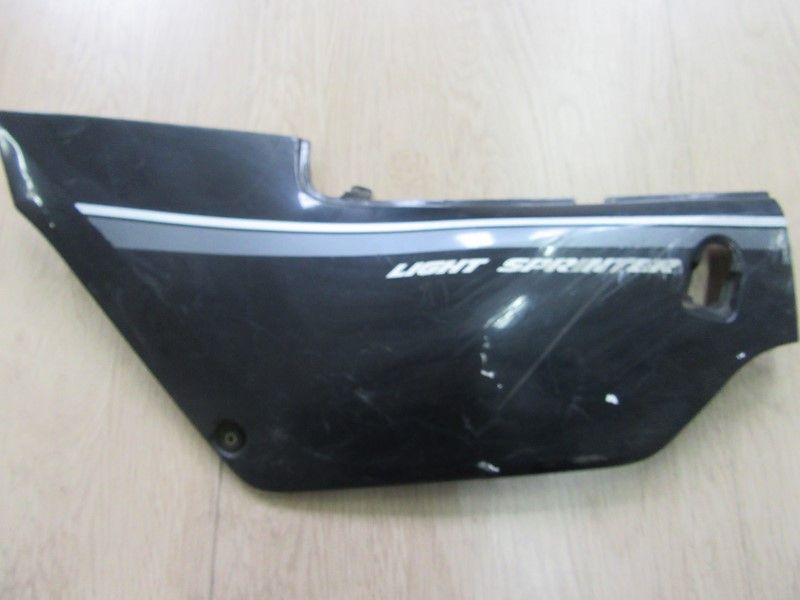 Cache latéral gauche Suzuki 125 RG 1988 (NF12B) 47211-36A00-000