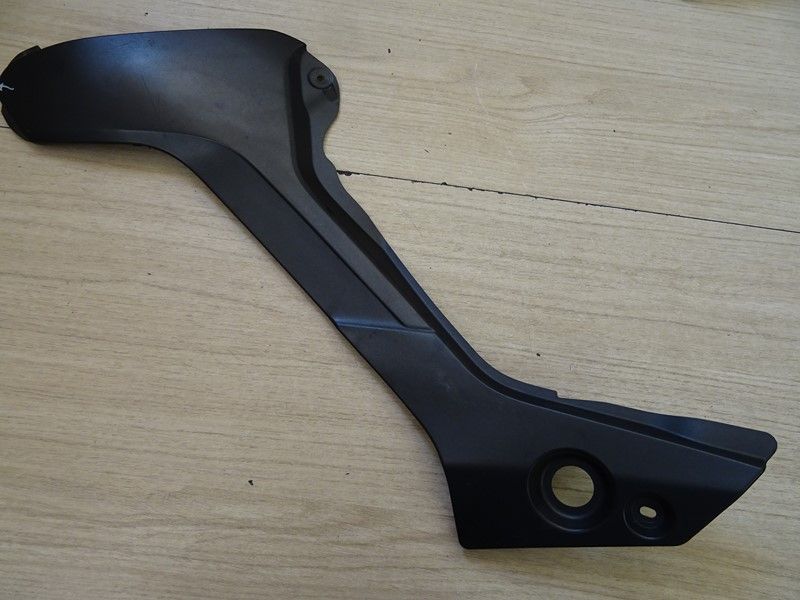 Cache gauche sous selle Triumph 1050 Tiger 2007/2012 (T2306841)