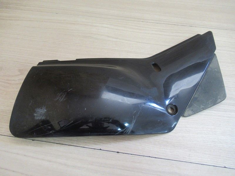 Cache latéral droit Suzuki DR 650 RS  SP43A 1991-1995