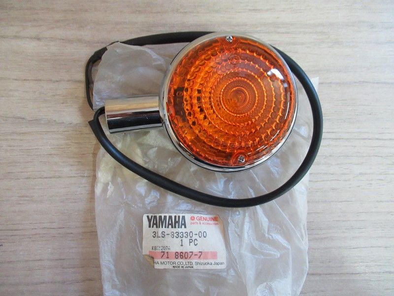 Clignotant arrière Yamaha XV 1600 Wildstar 1999-2002 (3LS-83330-00)