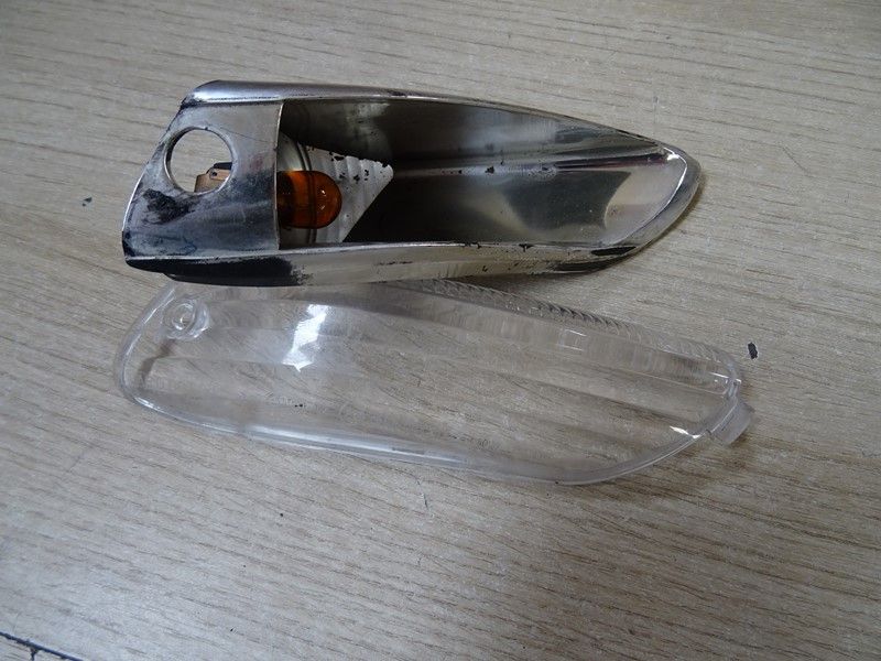Cabochon et support de clignotant arrière gauche Aprilia 1000 RSV R 2004/2009