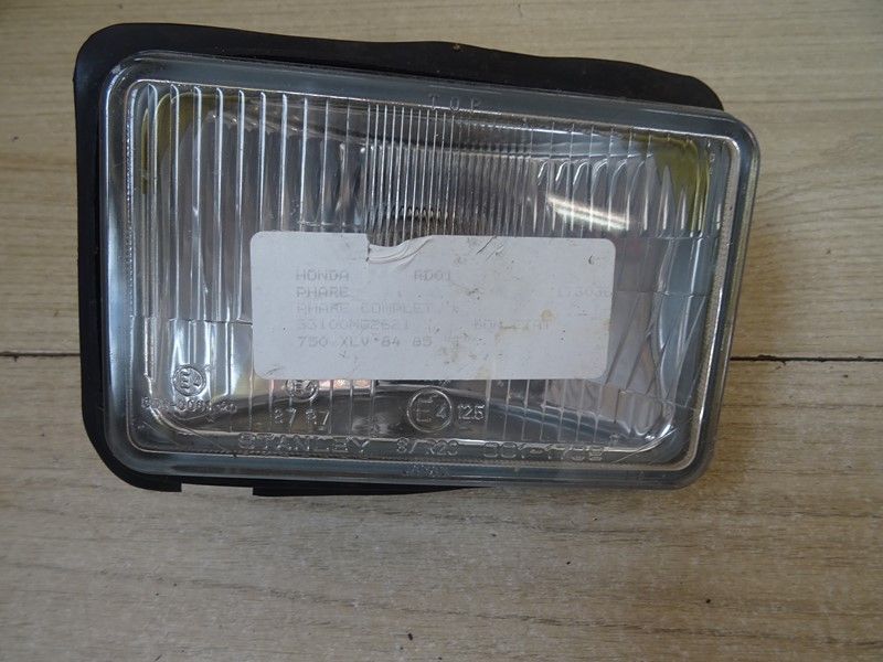 Optique phare avant Honda 
XLV 750 R type RD01 1984/1986
