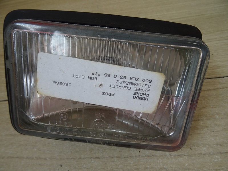 Optique phare avant Honda 
XLV 750 R type RD01 1984/1986