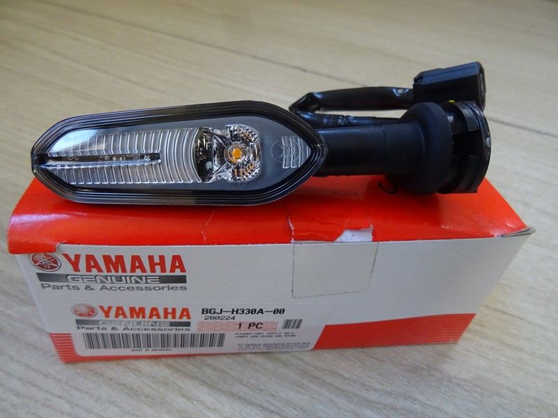 Clignotant avant ou arrière d'origine Nombreuses applications Yamaha 2020/-