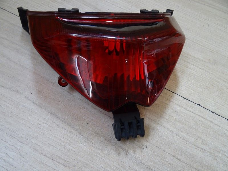 Feu arrière Suzuki Bandit 1200-1250 2006/2012 – 650 2005/2008 – GSXF 650 2008/2012 – 1250 2010/2012