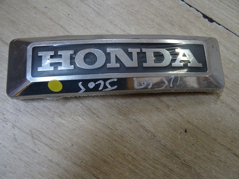Sigle Honda sur té de fourche inférieur Honda 125 CM type JC05 1982/1997