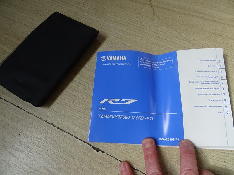 Manuel utilisateur et sa housse Yamaha 700 R7 YZF 2024