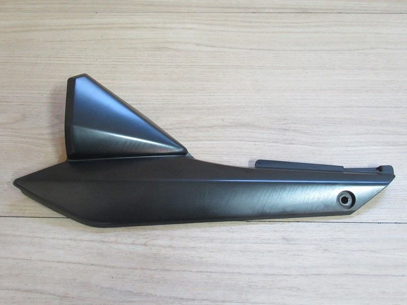 Cache latéral gauche Suzuki GSF650 Bandit 2005-2006 (47211-38G00)