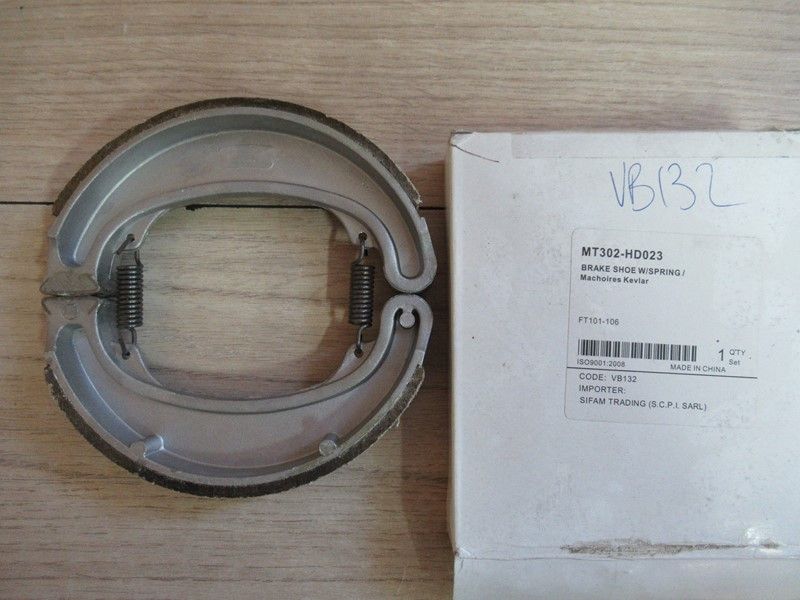 Mâchoires de frein arrière Kawasaki KE 125 1976-1983, Suzuki DR 125 SE 1994-2003