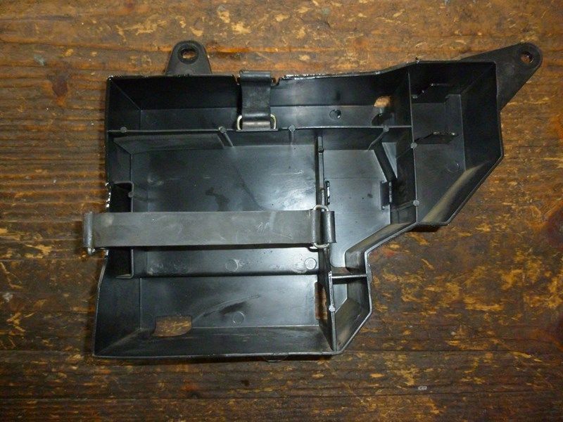 Bac à batterie Yamaha 125 YBR 2005-06
