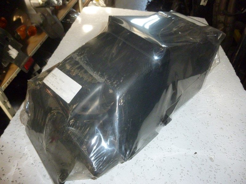Partie interne de garde boue arrière Kawasaki 1000 RX (ZXT00A)