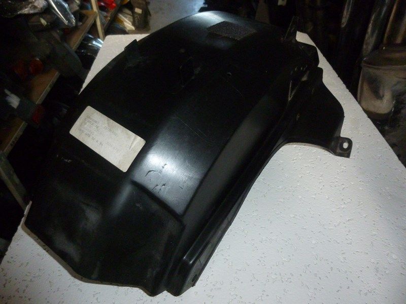 Partie interne de garde boue arrière Kawasaki 1000 GTR (ZGT00A)