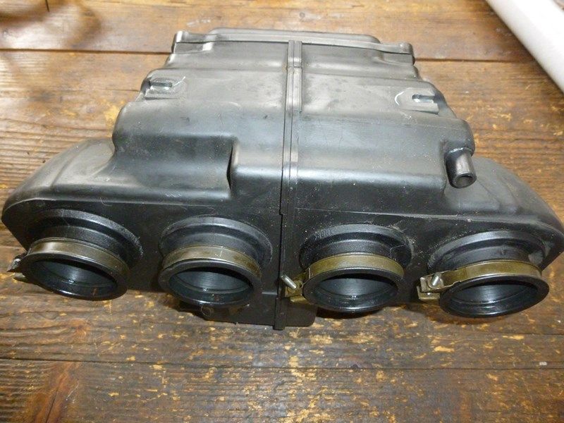 Boitier de filtre à air Suzuki 600 Bandit 2000-04 (JS1A8)