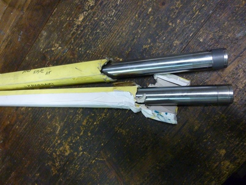 Jeu de 2 tubes de fourche neufs Kawasaki GPZ 1000 RX 1986