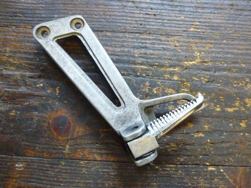Platine arrière gauche Yamaha 125 TDR (4FU)
