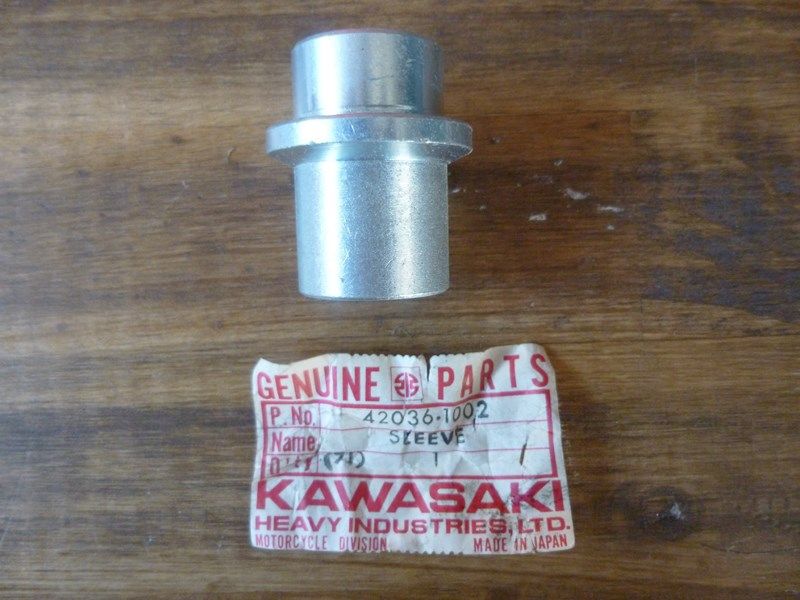 Entretoise de bras oscillant Kawasaki Z 400 1974-77 (42036-1002)