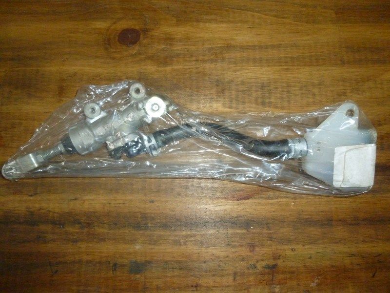 Maître cylindre de frein arrière Suzuki 1300 GSXR 1999-00