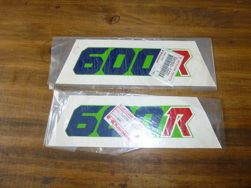 Lot de deux stickers de sabot Kawasaki GPZ 600 R (ZX600A) 1986-87 (56050-1220)