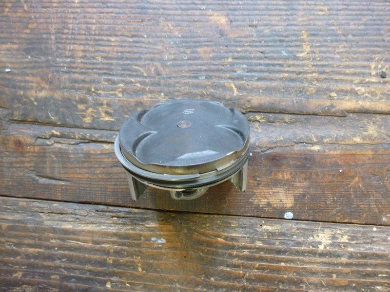 Piston Suzuki 750 GSXR 2004-2005 (12111-30G00-0F0)